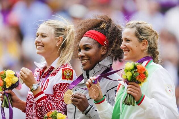 Siegerehrung: Olympiasiegerin Serena WILLIAMS, USA - Maria SHARAPOVA (SHARAPOVA) RUS und Victoria Azarenka BLR