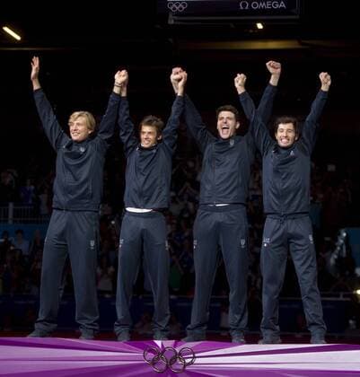 Valerio ASPROMONTE, Giorgio AVOLA, Andrea BALDINI, Andrea CASSARA (alle ITA vlnr) praesentieren ihre Goldmedaille. 10.Wettkampftag: Herren Florett Team Finale Italien im ExCel Center am 05.08.2012. Olympische Sommerspiele London 2012. -- Olympic Summer Games London 2012,