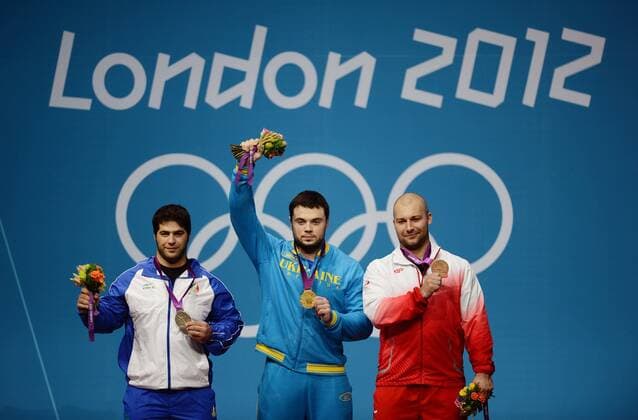 (120806) -- LONDON, Aug. 6, 2012 (Xinhua) -- gold medalist Oleksiy Torokhtiy of Ukraine (C), silver medalist Navab Nasirshelal of Iran (L) and bronze medalist Bartlomiej Wojciech Bonk of Poland attend victory ceremony of men s weightlifting 105kg contest, at London 2012 Olympic Games in London, Britain, on August 6, 2012. (Xinhua Tao Xiyi) (nxl) (OLY2012)BRITAIN-LONDON-WEIGHTLIFTING-MEN S 105KG 