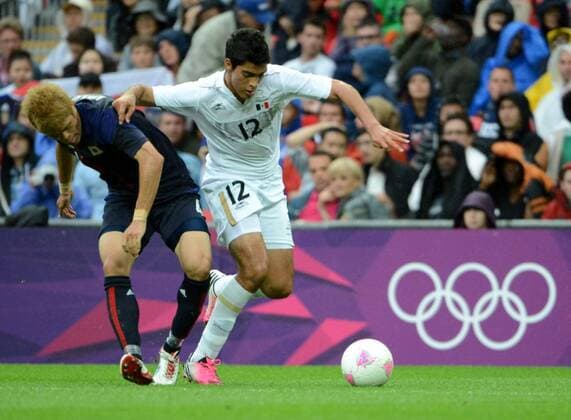 LONDON, Aug. 7, 2012 -- Raul Jimenez (MEX, R) during men s football semifinal match between Mexico and Japan, at London 2012 Olympic Games in London, Britain, on August 7, 2012. Mexico won 3-1. (OLY2012)BRITAIN-LONDON-FOOTBALL-MEN 