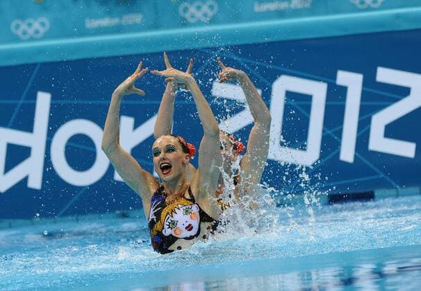 ITAR-TASS: LONDON, UNITED KINGDOM. AUGUST 7, 2012. Russia s Natalya Ishchenko and Svetlana Romashina compete to win gold in the women s synchronised swimming duets event during the 2012 London Summer Olympic Games.  RE10535A