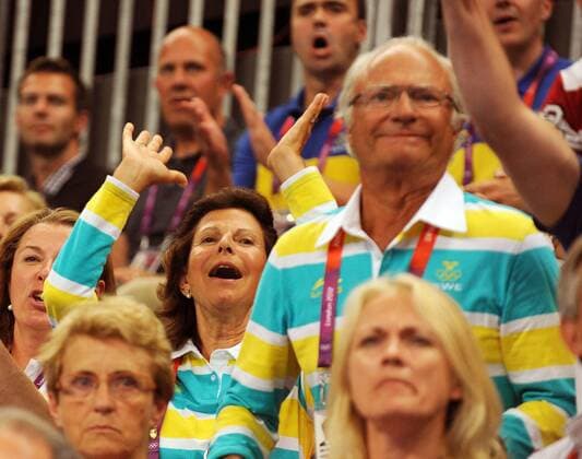 London, Basketball Arena, Großbritannien 8.8.2012, Handball, Männer, Olympia 2012 Schweden - Dänemark 24 - 22, Schwedens König Carl Gustav mit Frau Silvia