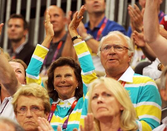 London, Basketball Arena, Großbritannien 8.8.2012, Handball, Männer, Olympia 2012 Schweden - Dänemark 24 - 22 Schwedens König Carl Gustav mit Frau Silvia