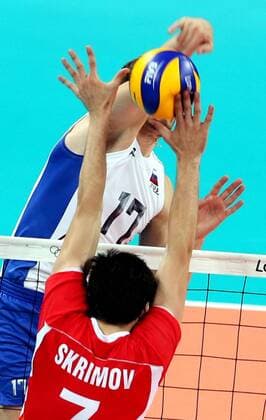 LONDON, Aug. 10, 2012 - Maxim Mikhaylov (back) of Russia smashes during men s volleyball semifinal between Russia and Bulgaria at London 2012 Olympic Games, London, Britain, Aug. 10, 2012. Russia won the match 3-1. (OLY2012)BRITAIN-LONDON-MEN S VOLLEYBALL-SEMIFINAL 