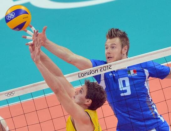(120810) -- LONDON, Aug. 10, 2012 (Xinhua) -- Ivan Zaytsev of Italy (R) blocks the ball during the men s volleyball semifinal match between Brazil and Italy at London 2012 Olympic Games, London, Britain, Aug. 10, 2012. Brazil won the match 3-0. (Xinhua Fan Jun) (OLY2012)BRITAIN-LONDON-VOLLEYBALL-BRAZIL VS ITALY 