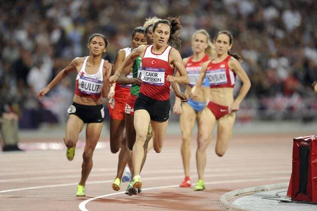 von links BULUT GamzeTUR, 2. Platz, JAMAL Maryam Yusuf, BRN, 2. v. r., 2. Platz, 1 Läuferin verdeckt, CAKIR ALPTEKIN. Asli, TUR, 1. Platz, Olympiasiegerin, KOSTETSKAYA, Ekaterina, RUS, ROWBURY Shannon, USA, Aktion, Finale 1500m Lauf der Frauen, Leichtathletik, am 10.08.2012 Olympische Sommerspiele 2012 in London vom 27.07. - 12.08.2012 in London Grossbritannien. Â
