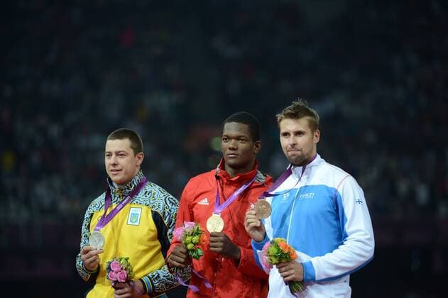 LONDON, Aug. 11, 2012 - Gold medalist Keshorn Walcott (C) of Trinidad and Tobago, silver medalist Oleksandr Pyataytsya (L) of Ukraine and bronze medalist Antti Ruuskanen of Finland pose at awarding ceremony of men s javelin throw event at London 2012 Olympic Games, London, Britain, Aug. 11, 2012. (OLY2012)BRITAIN-LONDON-MEN S JAVELIN THROW 