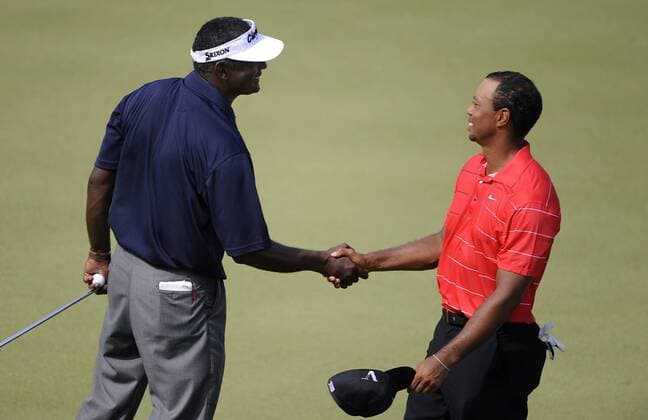 Vijay Singh of Fiji and Tiger Woods shake hands on hole 18 at the conclusion of their rain-delayed third round of the PGA Golf Herren Championship on August 12, 2012 at the Ocean Course in Kiawah Island, South, Carolina. Both finished with 2-under-par total scores, five strokes off the lead before the fourth round begins.  SCP20120812104