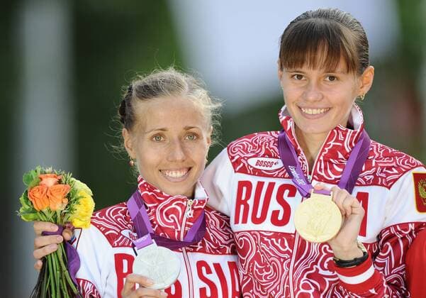 LONDON, GREAT BRITAIN. AUGUST 11, 2012. Russia s Olga Kaniskina (silver), left, and Elena Lashmanova (gold) pictured during the Victory Ceremony after winning the women s 20km race walk at the London 2012 Olympic Games.  RE105AC7