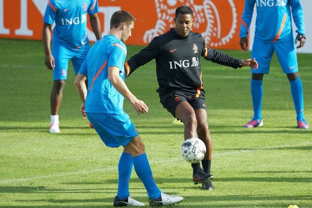 (L-R) Stefan de Vrij,assistant trainer Patrick Kluivert of Holland - Training Netherlands Nationalteam 2012 2013 xVIxWillemxJanxDijkdrentxIVx 1096328