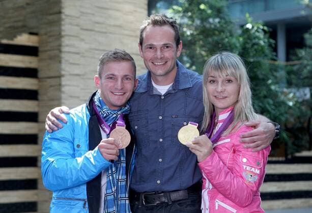 Erfurt , 130812 , Empfang der Radsprinter Radsportler des Stadtwerke Sprintteam im Bild: Kristina Vogel (Deutschland) , Goldmedaille Teamsprint und Rene Enders (Deutschland) , Bronzemedaille Teamsprint , in der mitte Trainer Tim Zühlke