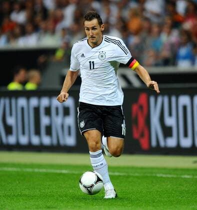 15. August 2012: Frankfurt, Commerzbank-Arena: Fussball Länderspiel (Testspiel): Deutschland - Argentinien: Deutschlands Miroslav Klose am Ball.