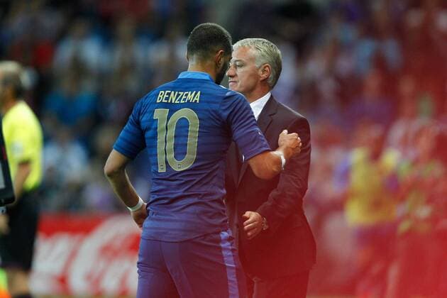 Didier Deschamps (Entraineur France) et Karim Benzema (France) FOOTBALL : France vs Uruguay - Match Amical - 15 08 2012 GwendolineLeGoff Panoramic 