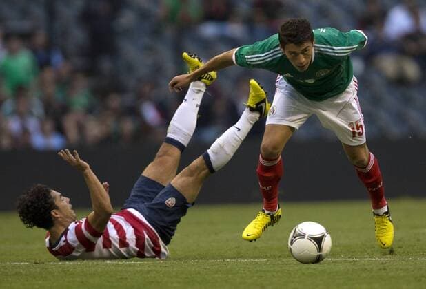MEXICO CITY, Aug. 15, 2012 -- Hector Moreno (R) of Mexico, vies the ball with Herculez Gomez (L) of U.S., during a friendly soccer match in Mexico City, capital of Mexico, on Aug. 15, 2012. (Xinhua David de la Paz) (dp) (da) (sp) MEXICO-MEXICO CITY-SOCCER-MEXICO VS USA 