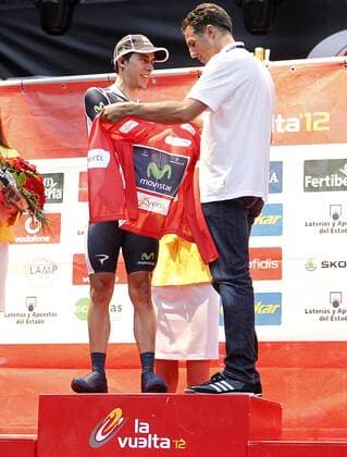 Miguel Indurain gives the Red Malliot of La Vuelta Leader to Mivistar s Jonathan Castroviejo after Special Crono Stage.August 18,2012.  (20260997)