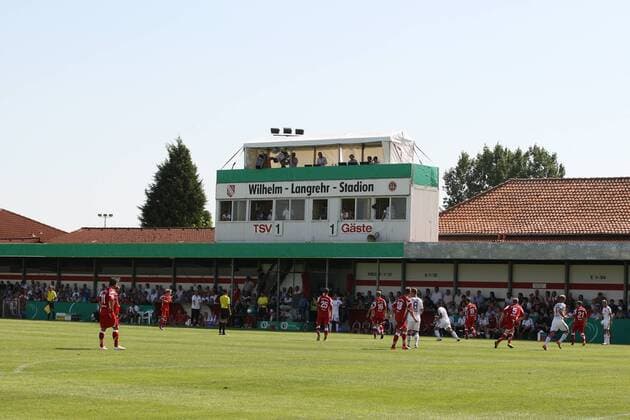 Fußball, Stadiongeschichte TSV Havelse 19.08.2012 - Fussball - Saison 2012 2013 - DFB - Vereinspokal Pokal - 01. Runde: TSV Havelse - Ausverkauft Haupttribüne im Wilhelm-Langehr-Stadion