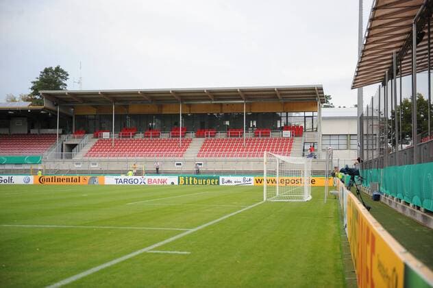 20.08.2012,SV Sandhausen Umbaumaßnahmen Hardtwaldstadion des SV Sandhausen, Neue Tribüne mit Logen -