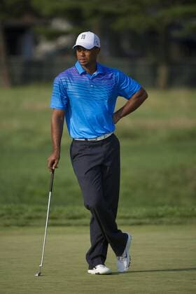 24 August 2012: Tiger Woods (USA ) waits to put on the 16th hole during the second round of The Barclays Championship for The FedEx Cup played at Bethpage Black in Farmingdale, NewYork. GOLF: AUG 24 PGA Golf Herren - The Barclays - Second Round Icon082412386 EDITORIAL USE ONLY