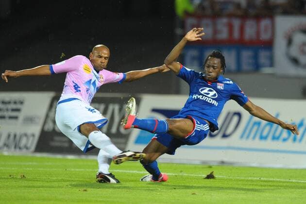Aldo Angoula (ETG) contre Bakary Kone (Lyon) FOOTBALL : Evian Thonon Gaillard FC vs Olympique Lyon - Ligue 1 - 24 08 2012 FredericChambert Panoramic 