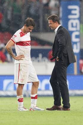 Fredi Bobic, rechts, versucht Martin HARNIK (VfB Stuttgart) aufzumuntern VfB Stuttgart - VfL Wolfsburg, 1.Bundesliga, 25.08.2012