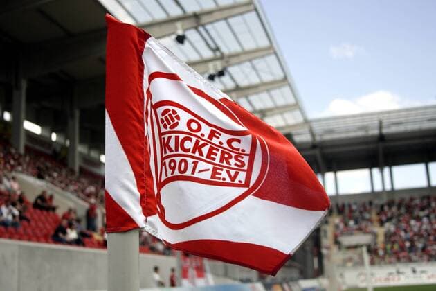 3. Fußball Bundesliga, Kickers Offenbach, Saison 2012 2013: Eckfahne mit Logo des OFC im Stadion