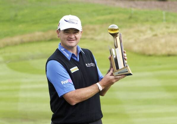 26.08.2012 Gleneagles, Scotland. Paul Lawrie Johnnie Walker Champion with his trophy on the final day of the Johnnie Walker Championship from Gleneagles PGA Golf Herren Centenary Golf Course. xMarkxDavisonx  ActionPlus11321023