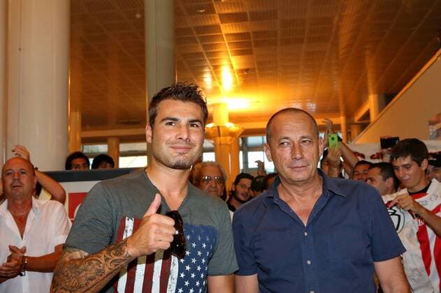 Adrian Mutu - Alain Orsoni ( President Ajaccio) FOOTBALL : Adrian Mutu - Arrivee Ajaccio - 27 08 2012 GerardPierlovisi Panoramic 
