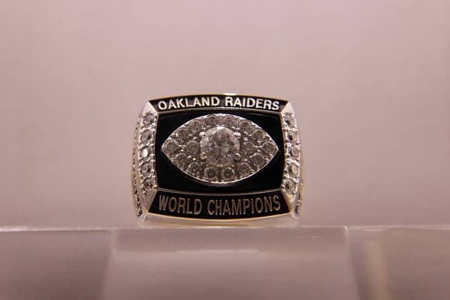 Super Bowl Ringe der einzelnen Siegerteams: XI Oakland Raiders - 1976