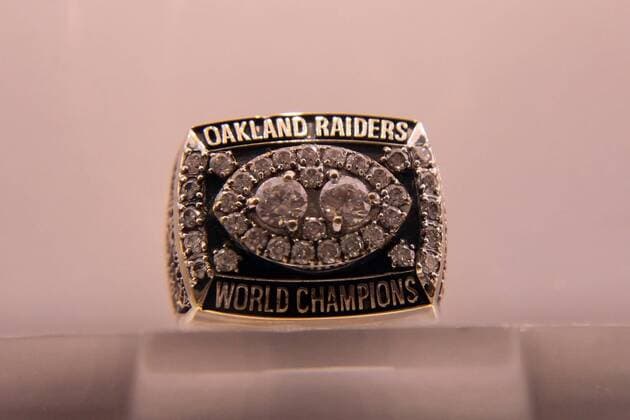 Super Bowl Ringe der einzelnen Siegerteams: XV Oakland Raiders - 1980