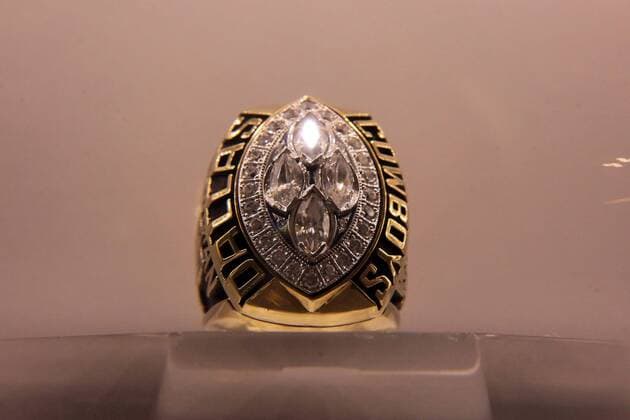 Super Bowl Ringe der einzelnen Siegerteams: XXVIII Dallas Cowboys 1993