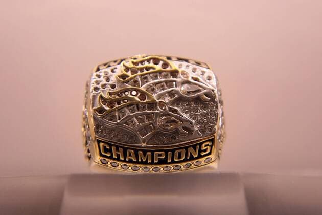 Super Bowl Ringe der einzelnen Siegerteams: XXXIII Denver Broncos 1998