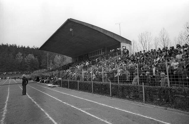 Fußball, Stadiongeschichte FC 08 Homburg Fans des FC 08 Homburg im heimischen Waldstadion