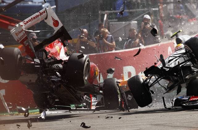 Motorsports: FIA Formula One World Championship 2012, Grand Prix of Belgium, crash during the start, 5 Fernando Alonso (ESP, Scuderia Ferrari), 4 Lewis Hamilton (GBR, Vodafone McLaren Mercedes), xHOCHxZWEIx