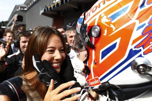 Motorsports: FIA Formula One World Championship 2012, Grand Prix of Belgium, 3 Jenson Button (GBR, Vodafone McLaren Mercedes) and his girlfriend Jessica Michibata xHOCHxZWEIx