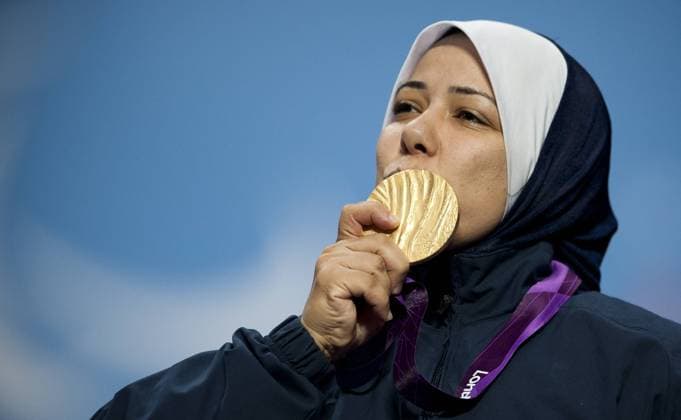 LONDON, Sept. 2, 2012 -- Fatma Omar of Egypt kisses the gold medal during the awarding ceremony of the women s 56kg final of powerlifting competition at the London 2012 Paralympic Games in London, Britain, Sept. 2, 2012. Fatma Omarb won the gold with 142kg. 