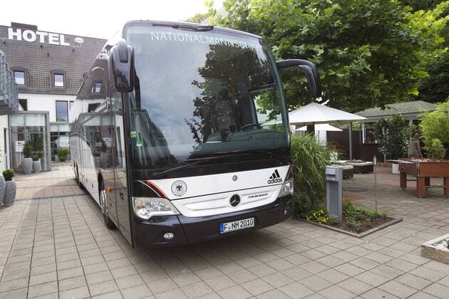 03.09.2012, Sporthotel Barsinghausen, Barsinghausen, Ankunft der deutschen Nationalmannschaft im Mannschaftshotel in Barsinghausen zum WM-Qualifikationsspiel gegen die Faeroeer Inseln, im Bild Der Mannschaftsbus der Ntionalmannschaft GER, WMQ, Anreise der deutschen Nationalmannschaft