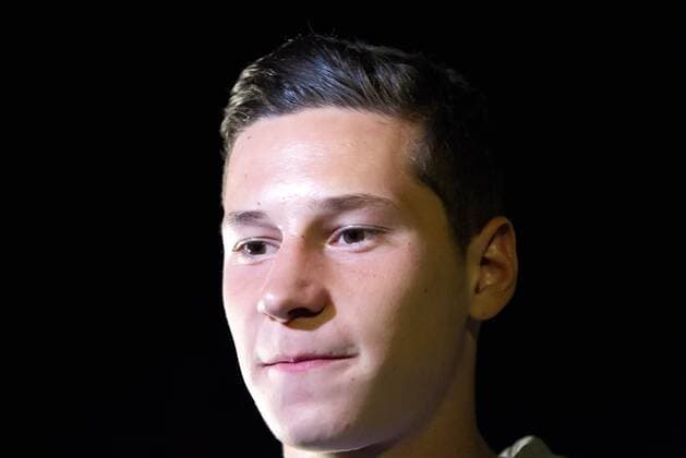 03.09.2012, Sporthotel Barsinghausen, Barsinghausen, Ankunft der deutschen Nationalmannschaft im Mannschaftshotel in Barsinghausen zum WM-Qualifikationsspiel gegen die Faeroeer Inseln, im Bild Julian Draxler (23, Deutschland) im Interview GER, WMQ, Anreise der deutschen Nationalmannschaft