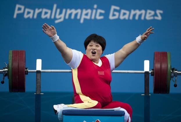 Fu Taoying of China celebrates after the women s 75kg powerlifting final at London 2012 Paralympic Games in London, Britain, Sept. 3, 2012. Fu Taoying won the gold medal with 146kg. 