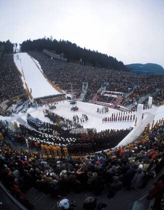 Eröffnungsfeier auf der Innsbrucker Bergisel Schanze anlässlich der olympischen Winterspiele 1976