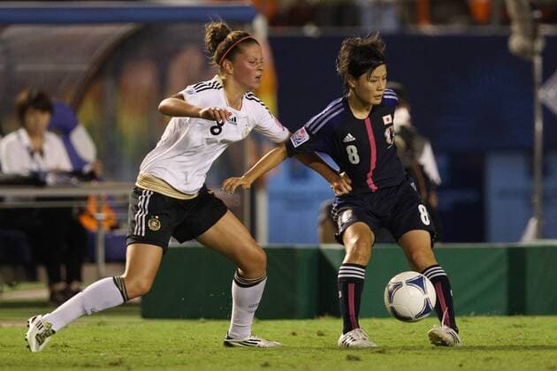 (L to R) Melanie Leupolz (GER), Hikaru Naomoto (JPN), SEPTEMBER 4, 2012 - Football Soccer : FIFA U-20 Women s World Cup Japan 2012 Semi-final between Japan 0-3 Germany at National Stadium, Tokyo, Japan.  ( mrva077630)