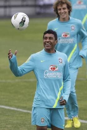 Paulinho- Training Brasilien. Sao Paulo SP, Brasil - 04 09 2012. x(8)xNelsonxAntoinex  (11606)