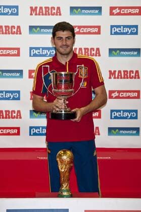 Iker Casillas - Spanish Football Team receiving Marca Platinum Award in Madrid. LuisxFernandez 