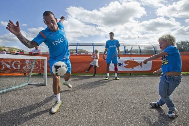 Wesley Snijder,Robin van Persie Training session Dutch team Training 2012 2013 xVIxOrangexPicturesx xLaurensxLindhoutxIVx 1134123