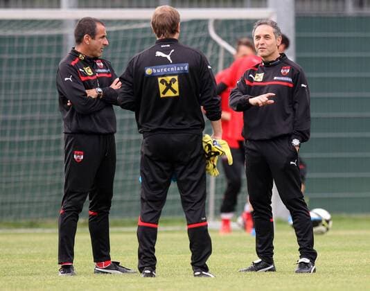 FUSSBALL - FIFA WM Quali, Training WIEN,AUSTRIA,06.SEP.12 - FUSSBALL - FIFA Weltmeisterschaft, Qualifikation, ÖFB Österreich, Training Nationalmannschaft AUT. Bild zeigt Co-Trainer Fritz Schmid, Co-Trainer Thomas Janeschitz und Teamchef Marcel Koller (AUT). 