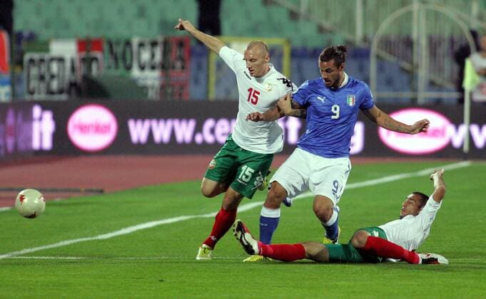 07.09.2012 Sofia(Bulgaria) Bulgaria-Italy FIFA World Cup Brazil 2014 qualifiers men s football Pablo Daniel Osvaldo(c) Italy stoped between Ivan Ivanov (L) and Ivelin Popov (r) Bulgaria : 