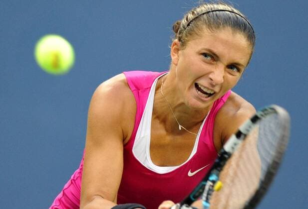 (120908) -- NEW YORK, Sept. 8, 2012 (Xinhua) -- Sara Errani of Italy returns the ball during the women s singles semifinal match against Serena Williams of the United States at the US Open tennis tournament in New York, Sept. 7, 2012. Sara Errani lost 0-2. (Xinhua Wang Lei) US-NEW YORK-TENNIS-US OPEN-WOMEN S SINGLES-SEMIFINAL 