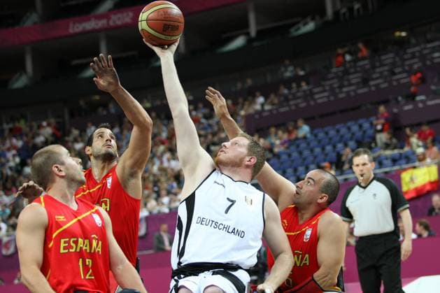 08.09.2012. London, England. Thomas Gundert (GER) in action during the Men s Wheelchair Basketball Classification Playoff 5 6 match between Germany and Spain during Day 10 of the London Paralympics from the North Greenwich Arena xJordanxMansfieldx  ActionPlus20190174