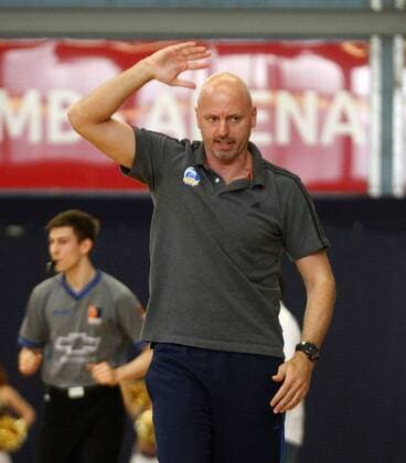 Sasa Obradovic, Trainer ALBA, gestikulierend an der Seitenlinie, Einzelbild, Gestik, Aktion, hoch MBB Mitteldeutscher BS vs ALBA Berlin, Testspiel, FreundschaftsspielBasketball, Bundesliga, BEKO BBL, Herren, Saison 2012 2013 Oranienburg, 8.9.2012
