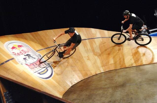 (120909) -- VANCOUVER, Sept. 9, 2012 (Xinhua) -- Simon Jessup (L) competes at the Canadian edition of Red Bull Mini Drome on Sept. 8, 2012 in Vancouver, Canada. Red Bull Mini Drome is unique Fixed Gear Event, where cyclists take their street skills to the track in a test of mental stamina, technical precision and raw strength. Red Bull Mini Drome brings skill, speed, balance, and bravado together on a steep and shrunken version, far from the traditional velodrome, to give competitors the most challenging and treacherous ride of their lives. (Xinhua Sergei Bachlakov) CANADA-VANCOUVER-CYCLING 