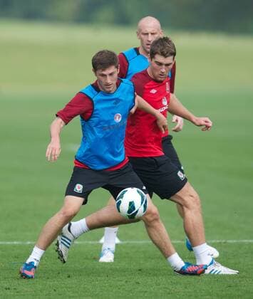 Football - soccer: Brazil 2014 World Cup, Qualifying Group A, Wales - Belgium, Wales Ben Davies and Sam Vokes during a training session at the Vale of Glamorgan ahead of the 2014 World Cup Brazil Qualifying Group A match against Belgium. (Hinweis: Verwendung nur in Deutschland, Österreich oder Schweiz - only Germany, Austria and Switzerland) xHOCHxZWEIx xPropagandax 